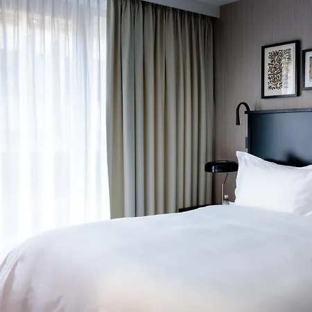 Pillows Centre 4*