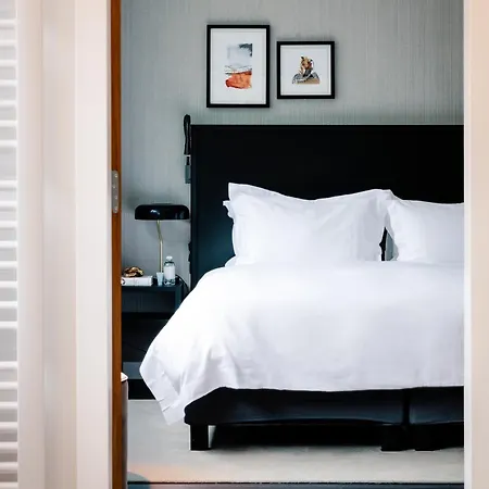 Pillows Centre 4*